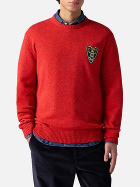 Mann roter Pullover