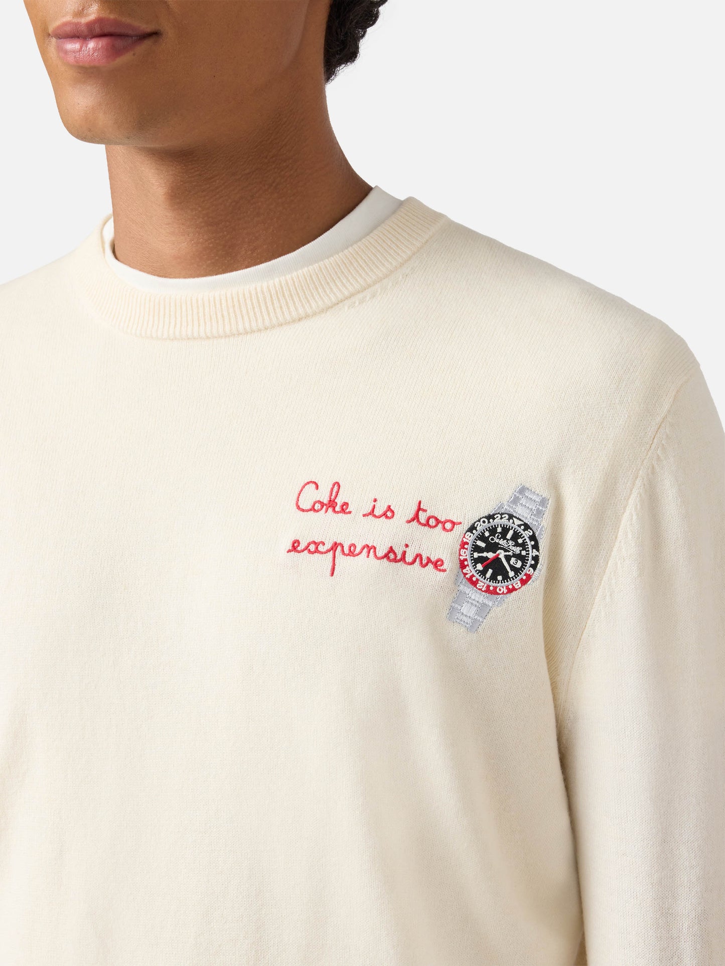 Der Rundhalspullover Heron Light mit der Coke-Stickerei ist zu teuer.
