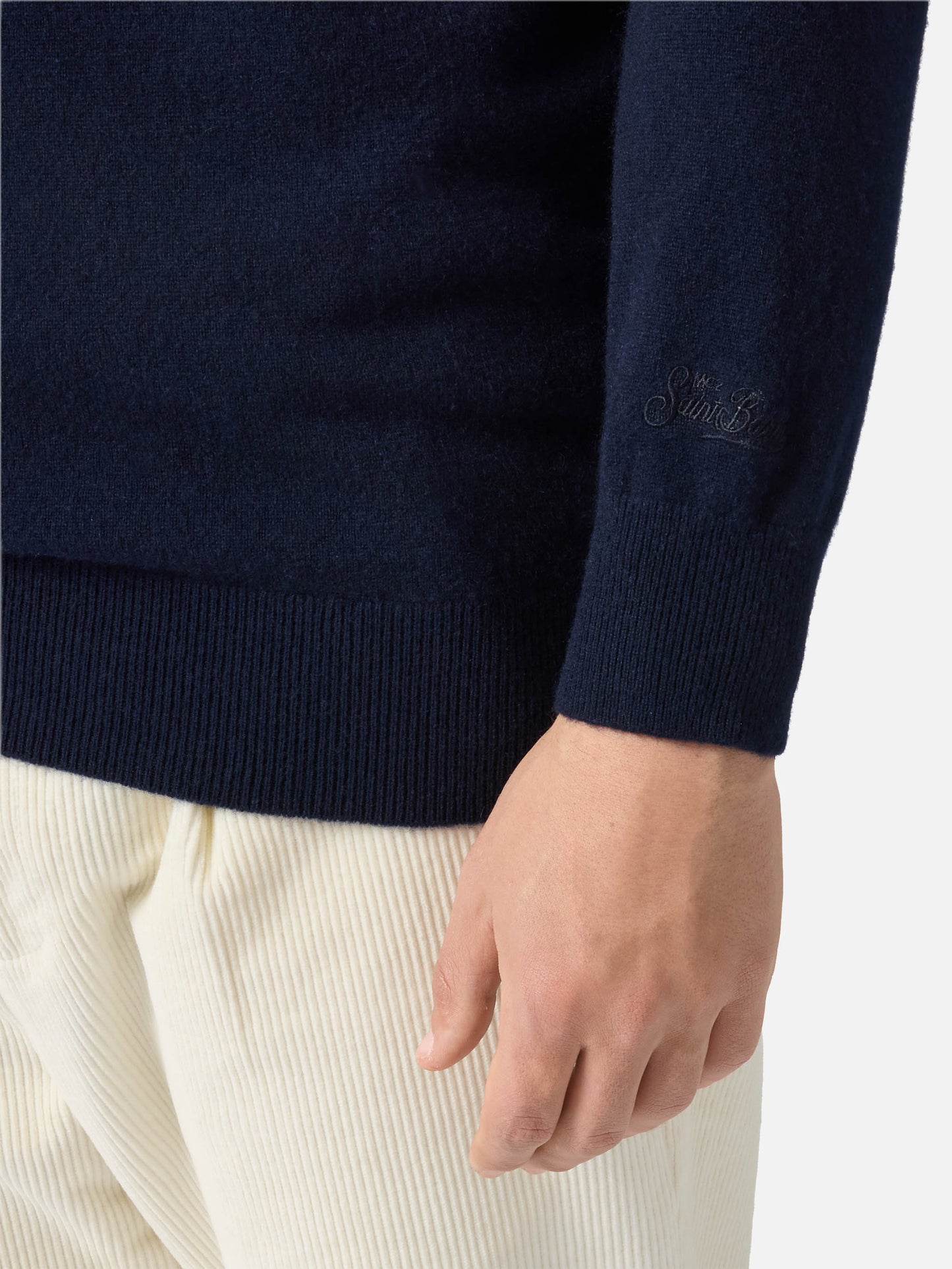 Heron Light Pullover aus 100 % blauem Kaschmir mit St. Moritz Intarsien | ST. MORITZ TOP OF THE WORLD