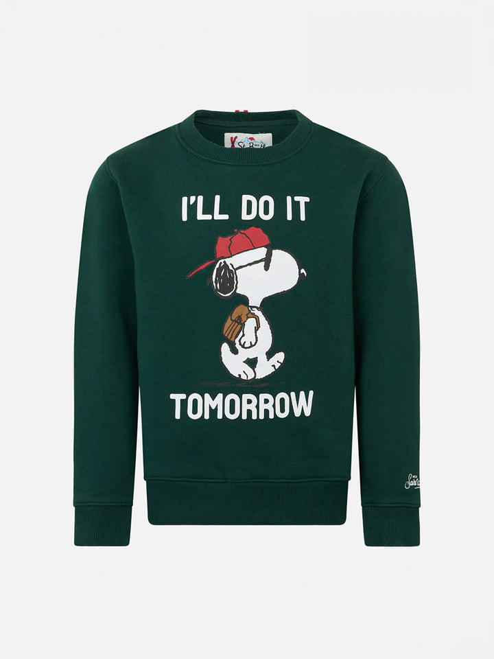 Grünes Jungen-Sweatshirt mit Rundhalsausschnitt und Snoopy-Aufdruck | SNOOPY PEANUTS™ SONDEREDITION