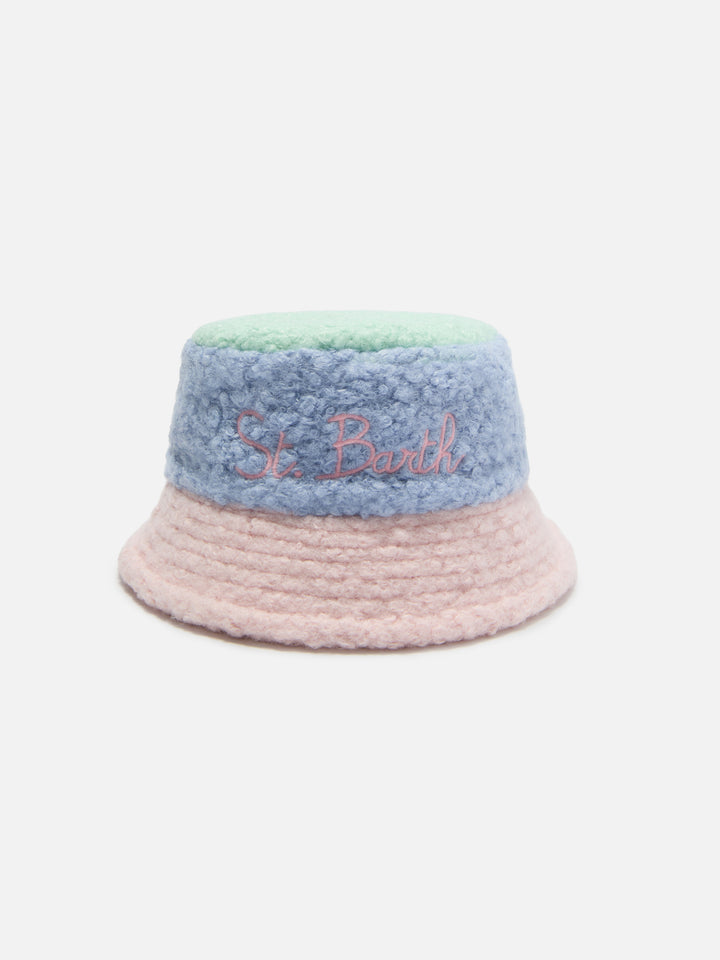 Sombrero bucket de sherpa multicolor con bordado frontal 
