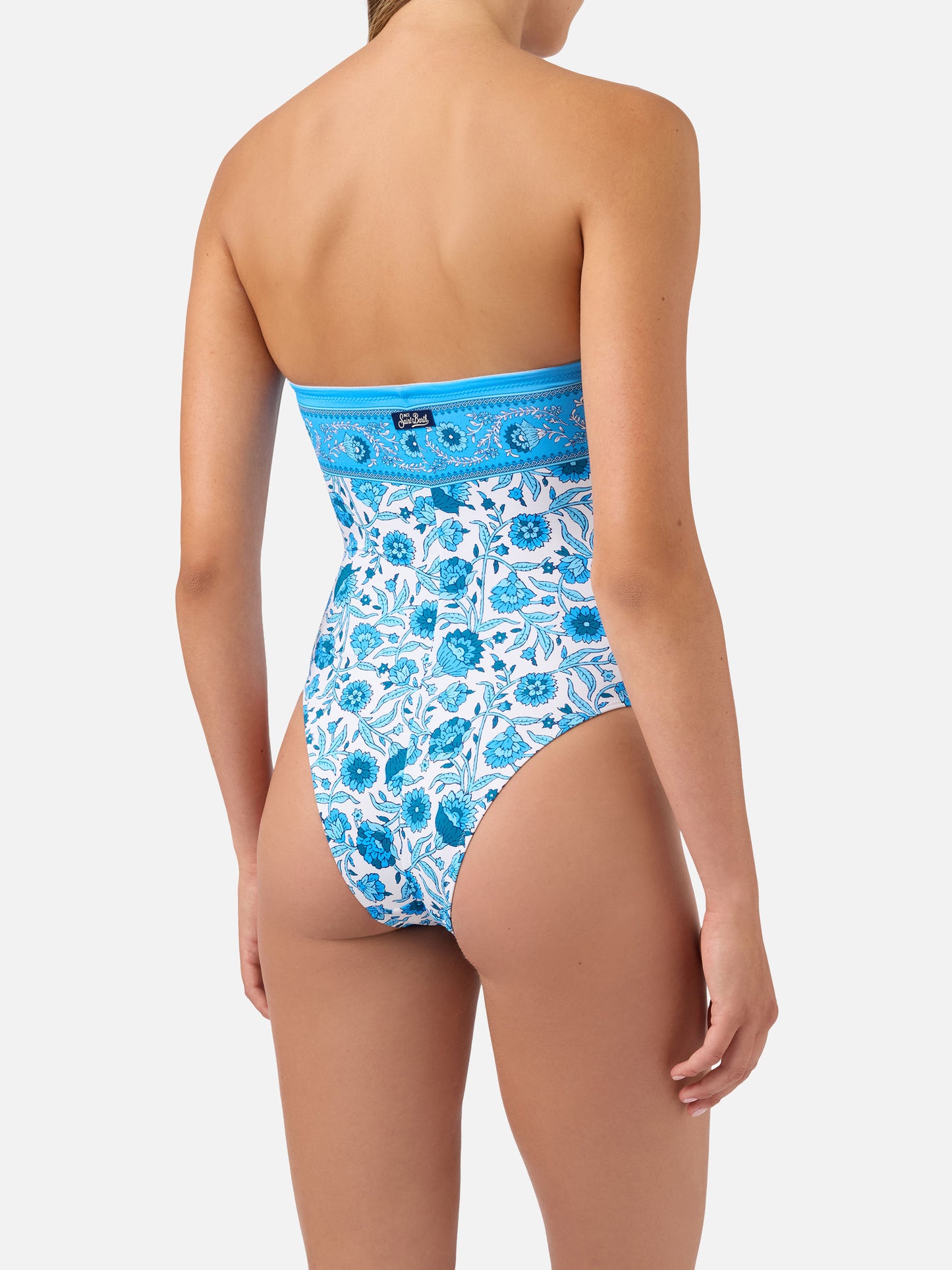 Bañador de una pieza bandeau Khyra con estampado batik floral 