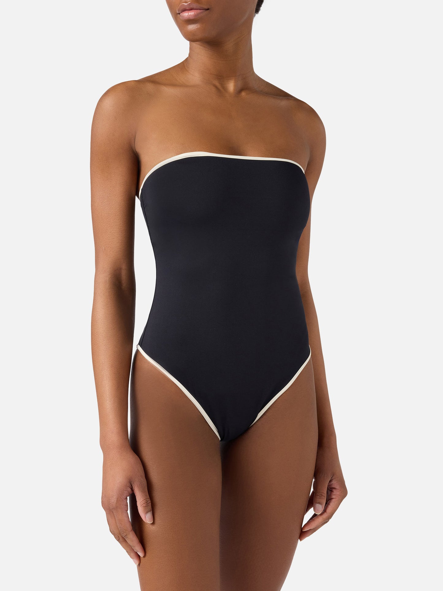 Costume intero Khyra String a fascia nero con dettagli a contrasto