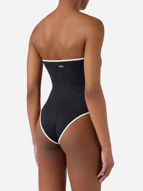 Costume intero Khyra String a fascia nero con dettagli a contrasto