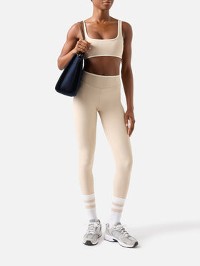 Top fitness Kassie beige con ribetes en contraste 