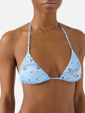 Top de bikini triangular Leah con estampado bandana azul claro 