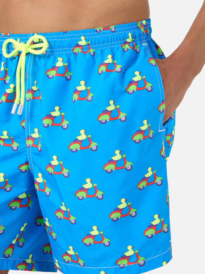 Bañador azul con estampado de patos en scooters | Edición Especial 