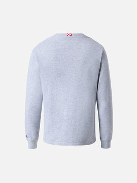 Luton Jr T-Shirt in Warm Grey mit Bärenprint und Ski Club-Stickerei 