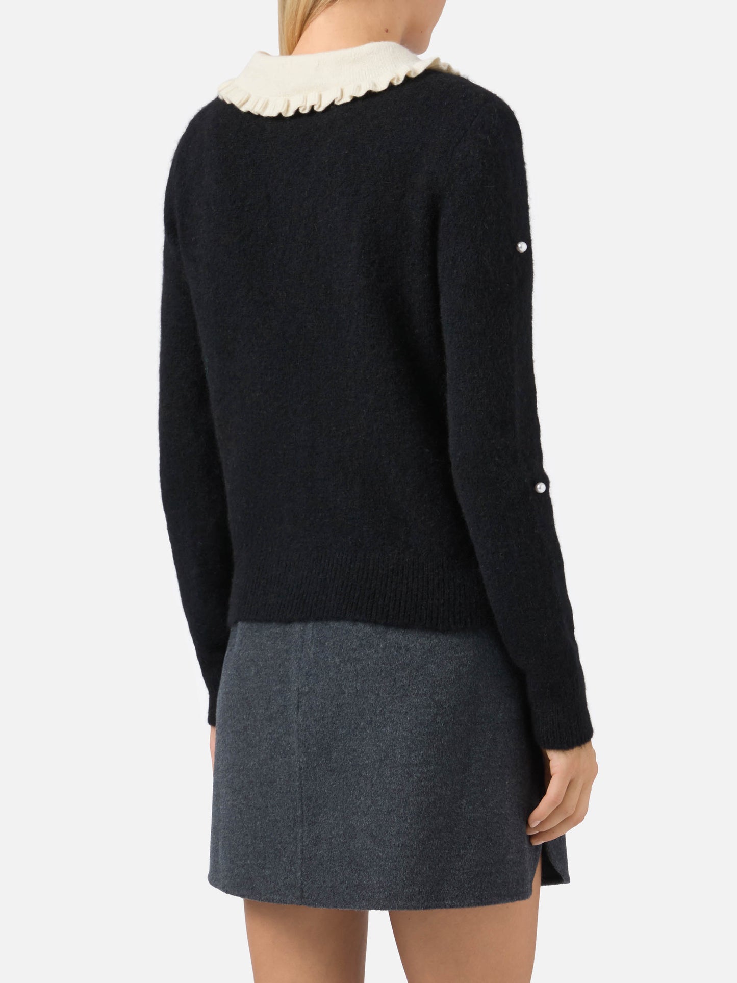 Schwarzer Pullover Levine mit Schleife, Kragen und Perlenverzierung