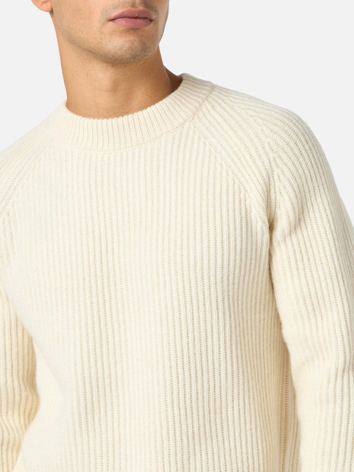 Weißer Rippstrickpullover aus Kaschmirmischung, Marineblau
