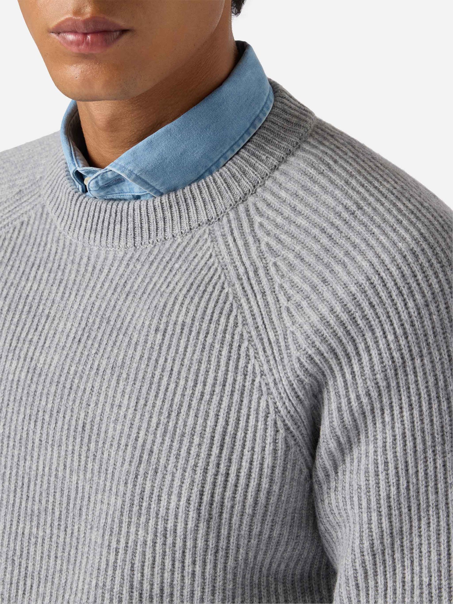 Marineblauer Wollpullover in grauem Melange mit englischem Rippstrickmuster