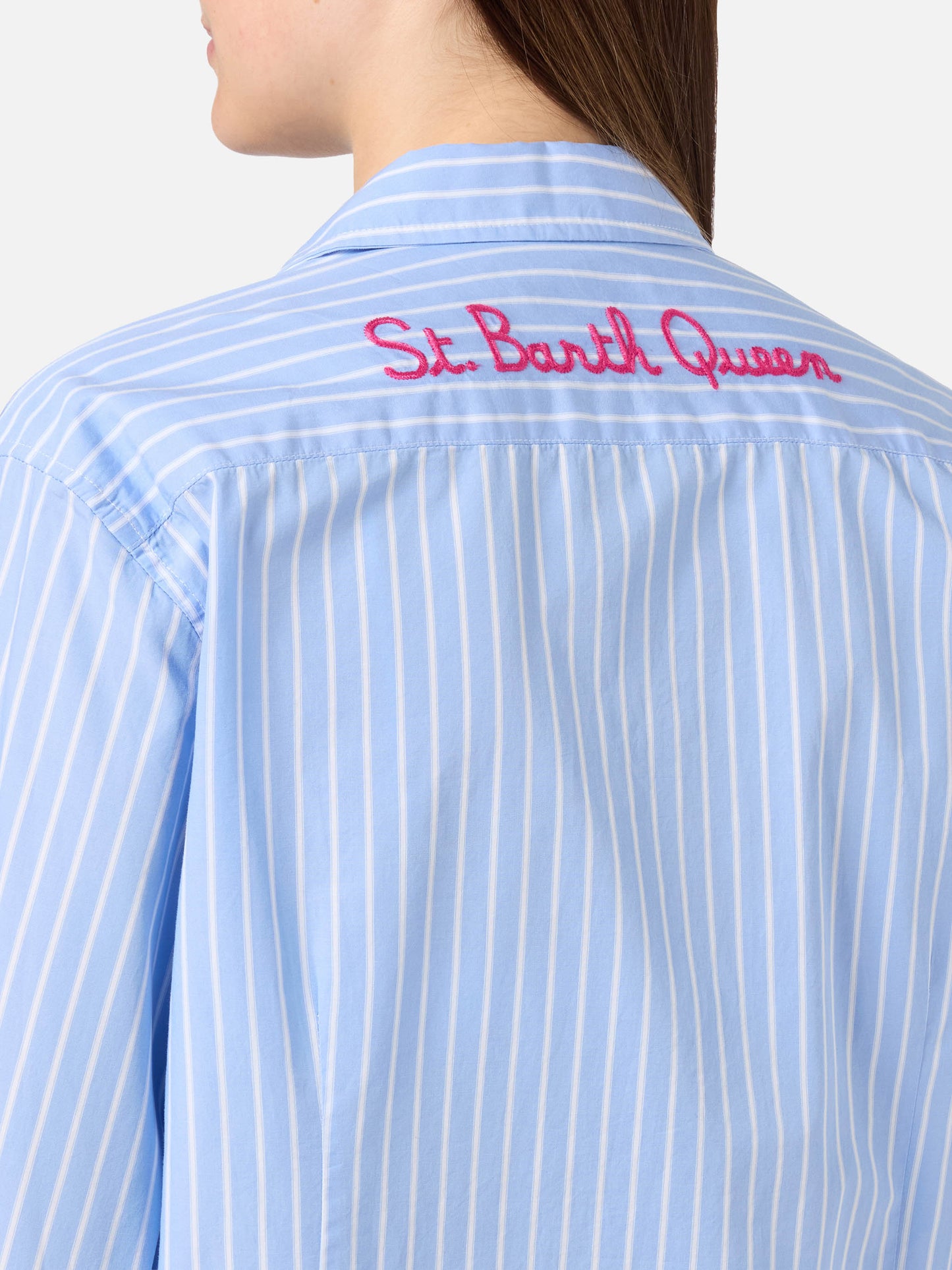 Chemise en coton Meredith à rayures bleu clair avec broderie St. Barth Queen 