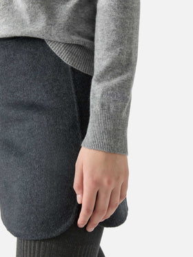 Düsterer Rollkragenpullover aus Kaschmir in Graumeliert mit St. Barth-Stickerei