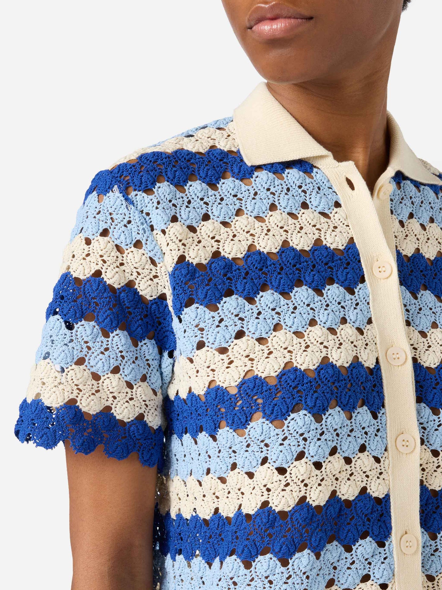 Polo de punto de algodón con efecto crochet Monet y motivo de rayas 