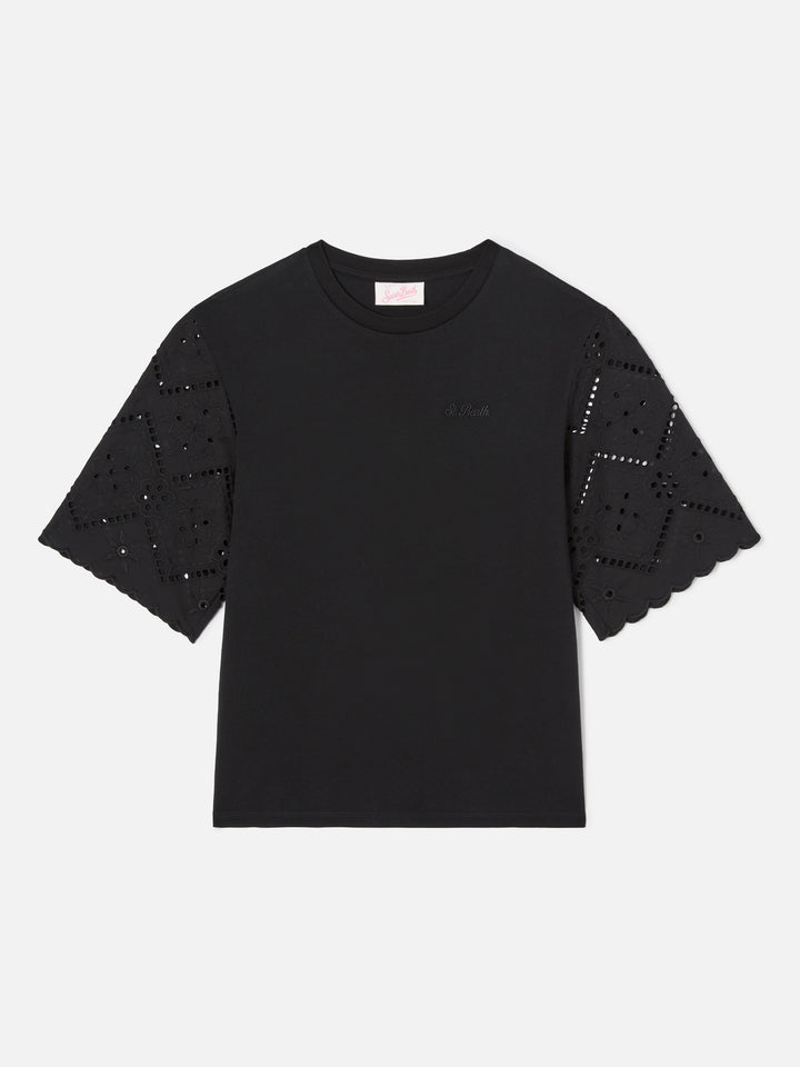Camiseta Maisa negra con mangas de sangallo y bordado St. Barth 