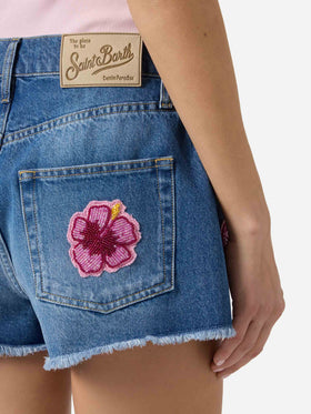 Short en denim Musa avec patchs floraux brodés 