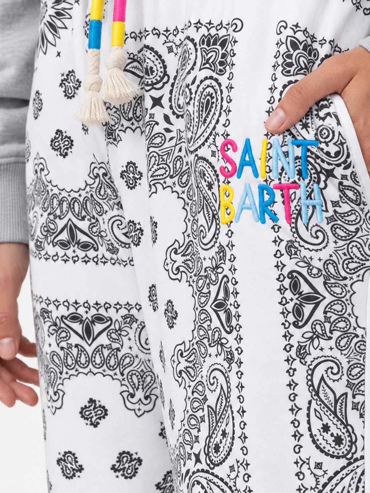 Jogginghose aus Baumwolle mit Bandana-Print 