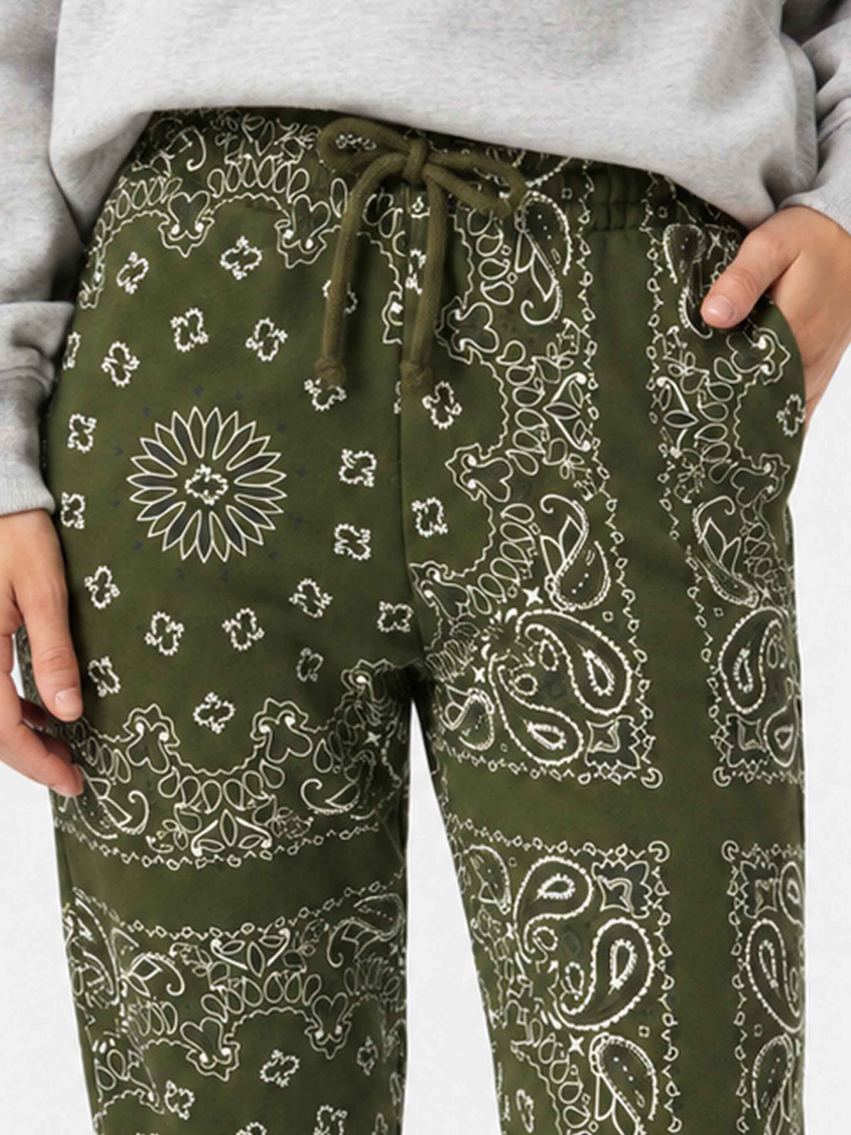 Pantalones de felpa de algodón Odalys con estampado bandana verde 