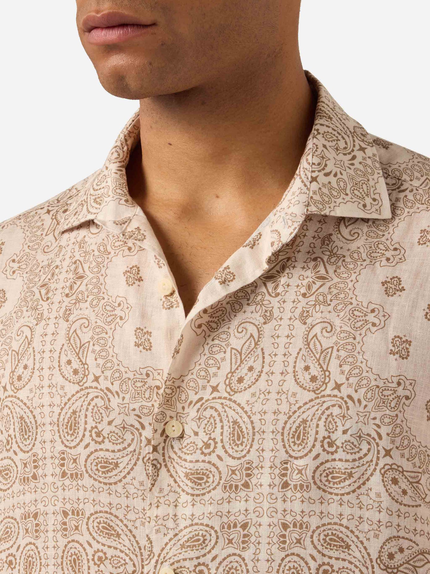 Camisa de lino Pamplona con estampado bandana all-over 