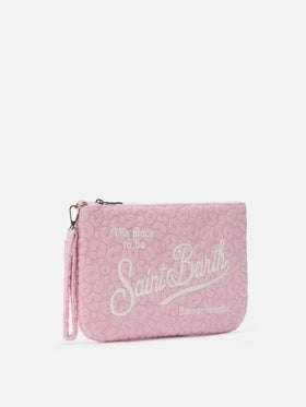 Pochette Parisienne en éponge effet terry avec motif léopard embossé et bandoulière amovible 