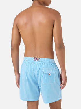 Bañador shorts de seersucker a rayas Patmos en bluette y blanco 