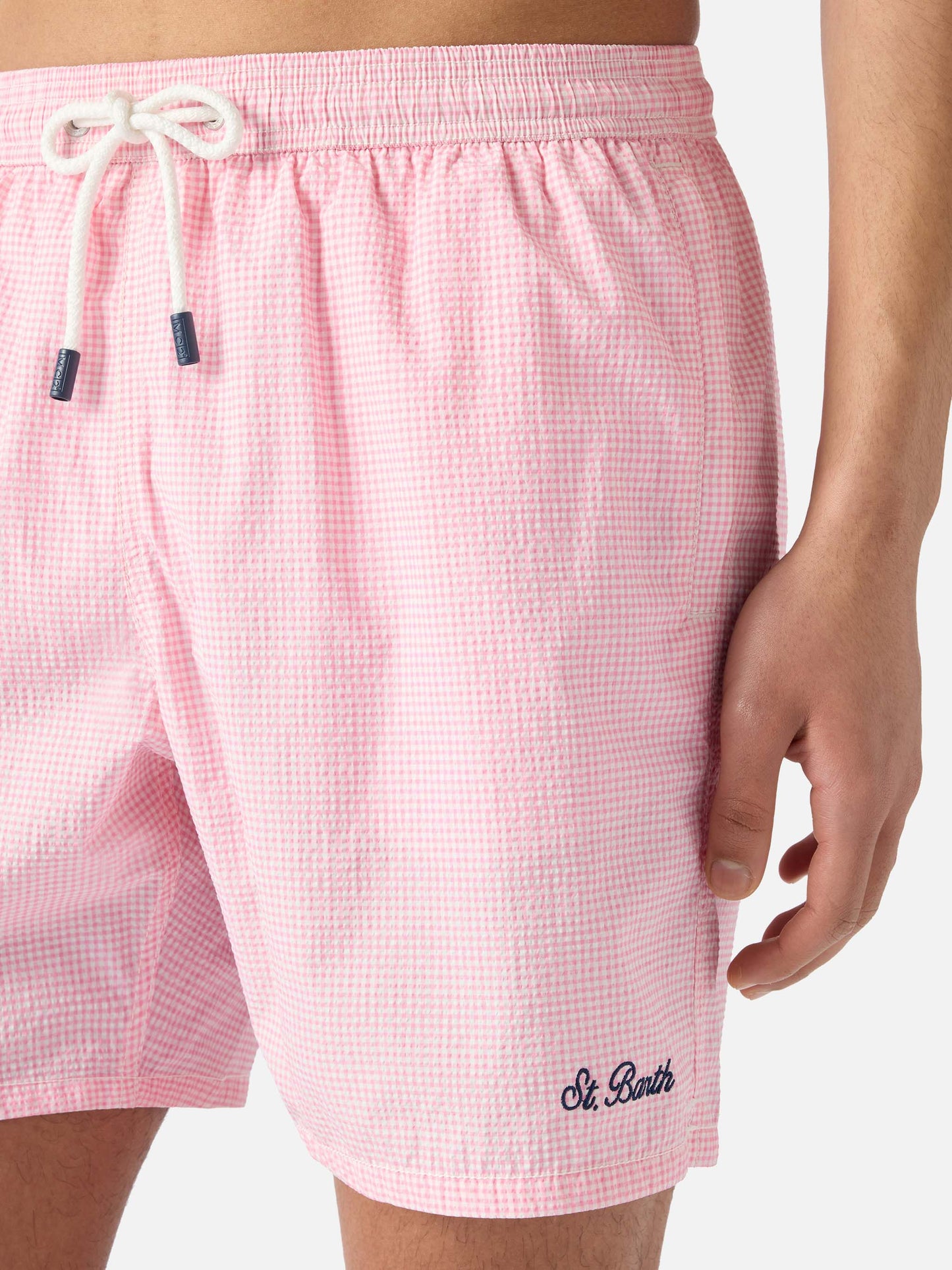 Short de bain Patmos en seersucker vichy rose et blanc 