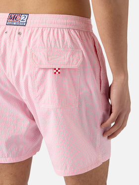 Short de bain Patmos en seersucker vichy rose et blanc 