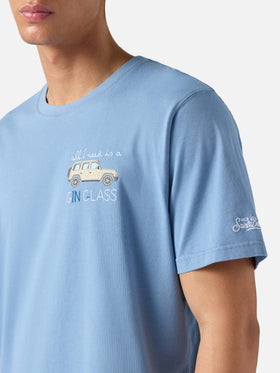 Camiseta Portofino azul claro empolvado con bordado All I Need Is A G-in Class 
