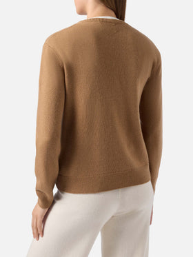 Neuer Queen-Pullover aus Kaschmirmischung in Kamel mit Snoopy-Jacquardmuster und Stickerei | PEANUTS-SONDEREDITION