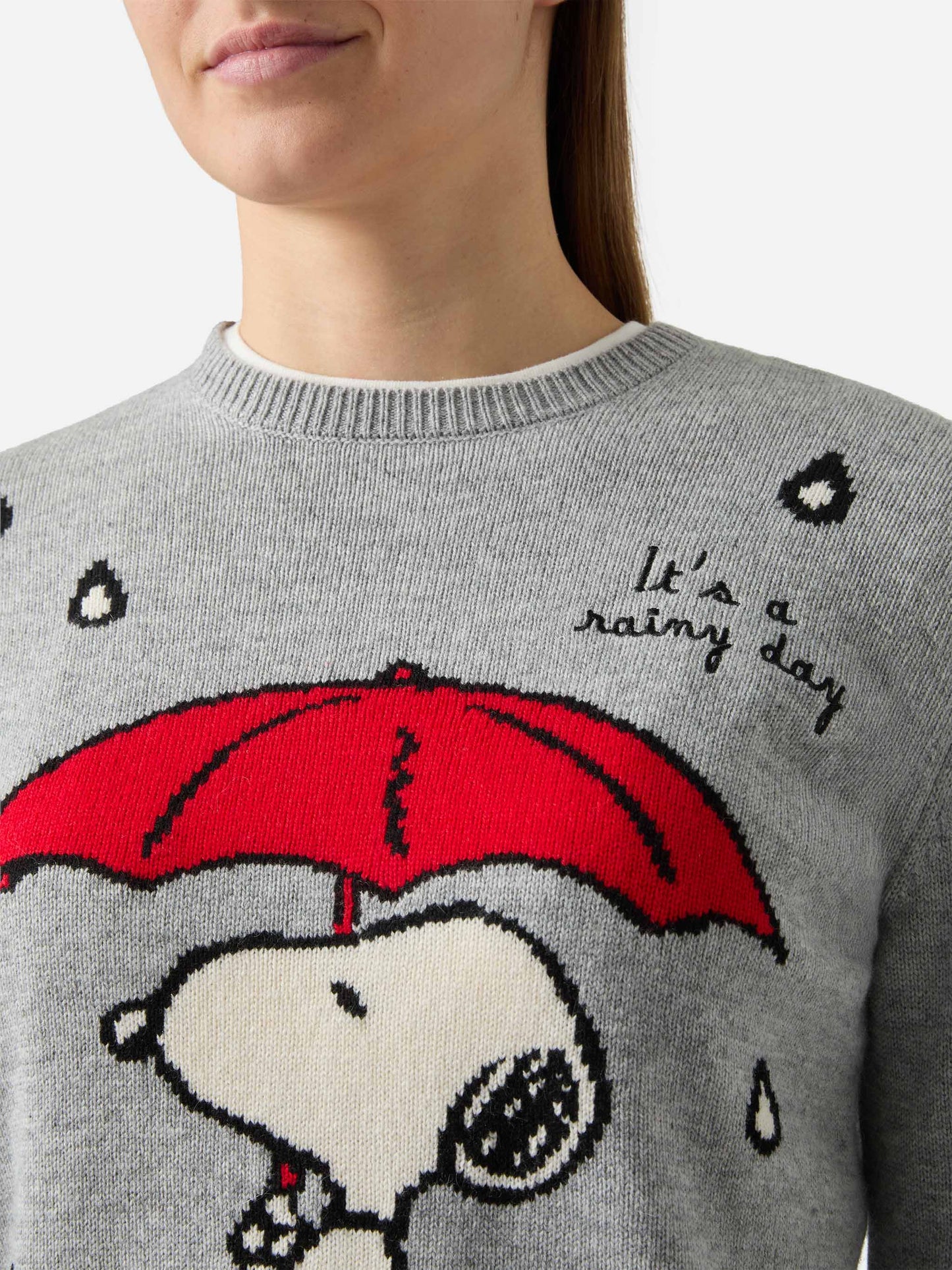 Neues Queen-Rundhalstuch in Grau mit Snoopy-Jacquardmuster und Stickerei | PEANUTS-SONDEREDITION