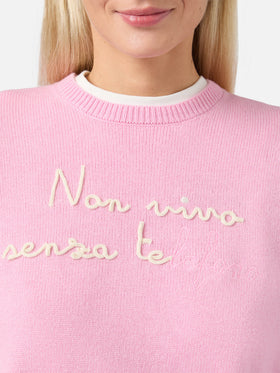 New Queen-Pullover aus Kaschmirmischung in Rosa mit „Non vivo senza te(lefono)“-Stickerei