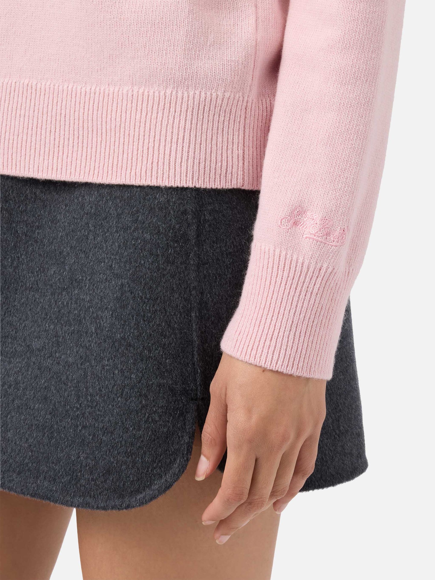 New Queen cashmere-blend crewneck in pink with Vacanze di Natale lurex jacquard | VACANZE DI NATALE SPECIAL EDITION