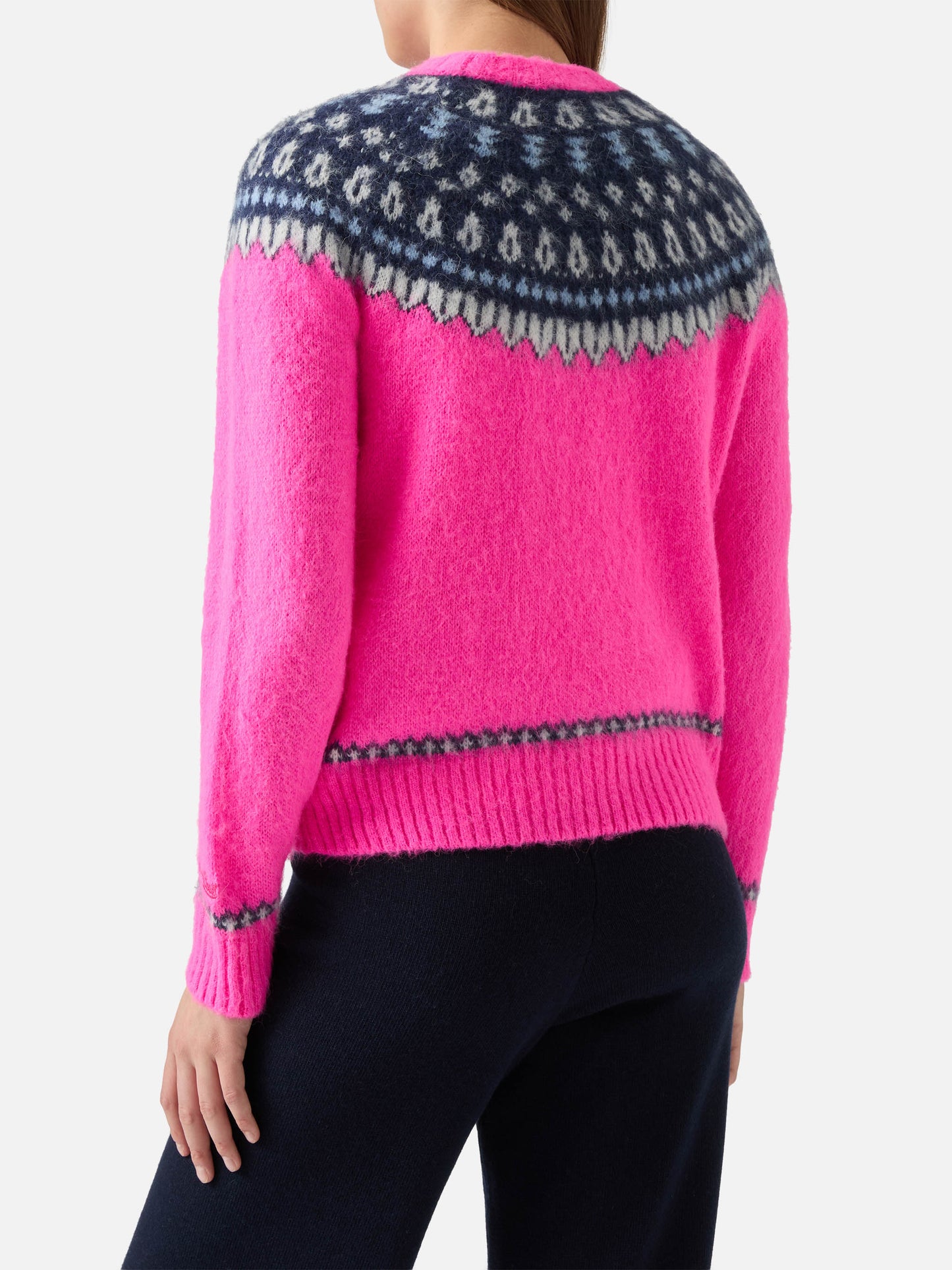 Girocollo Nordic Soft New Queen fucsia fluo con jacquard norvegese e ricamo It’s cold