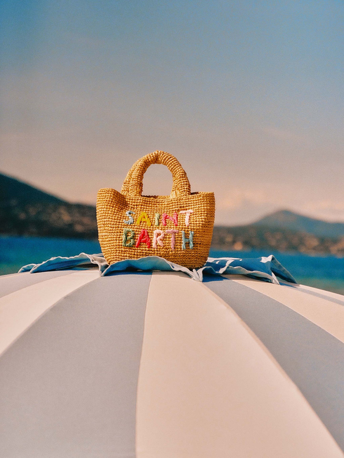 Mini sac de plage en raphia avec logo brodé multicolore 