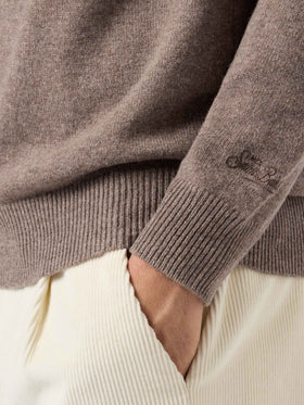 Regent Pullover aus 100 % Lammwolle in Nussbraun