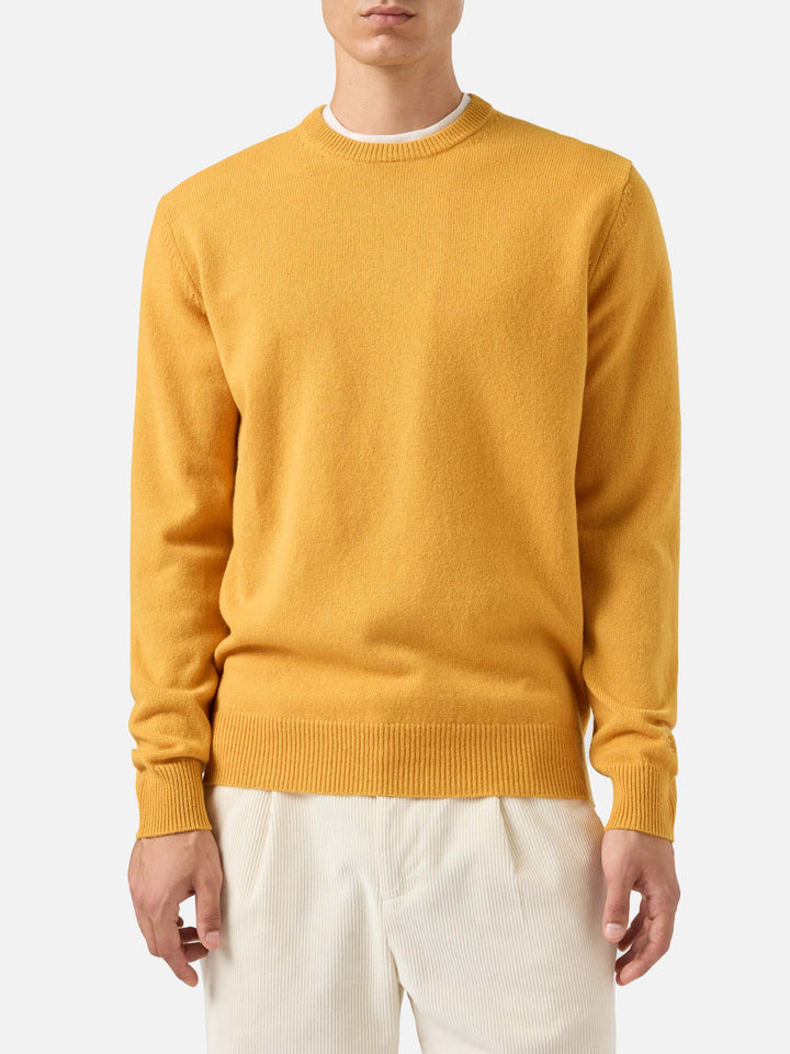 Regent Pullover aus 100 % Lammwolle in Ockergelb