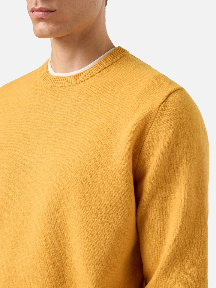 Regent Pullover aus 100 % Lammwolle in Ockergelb