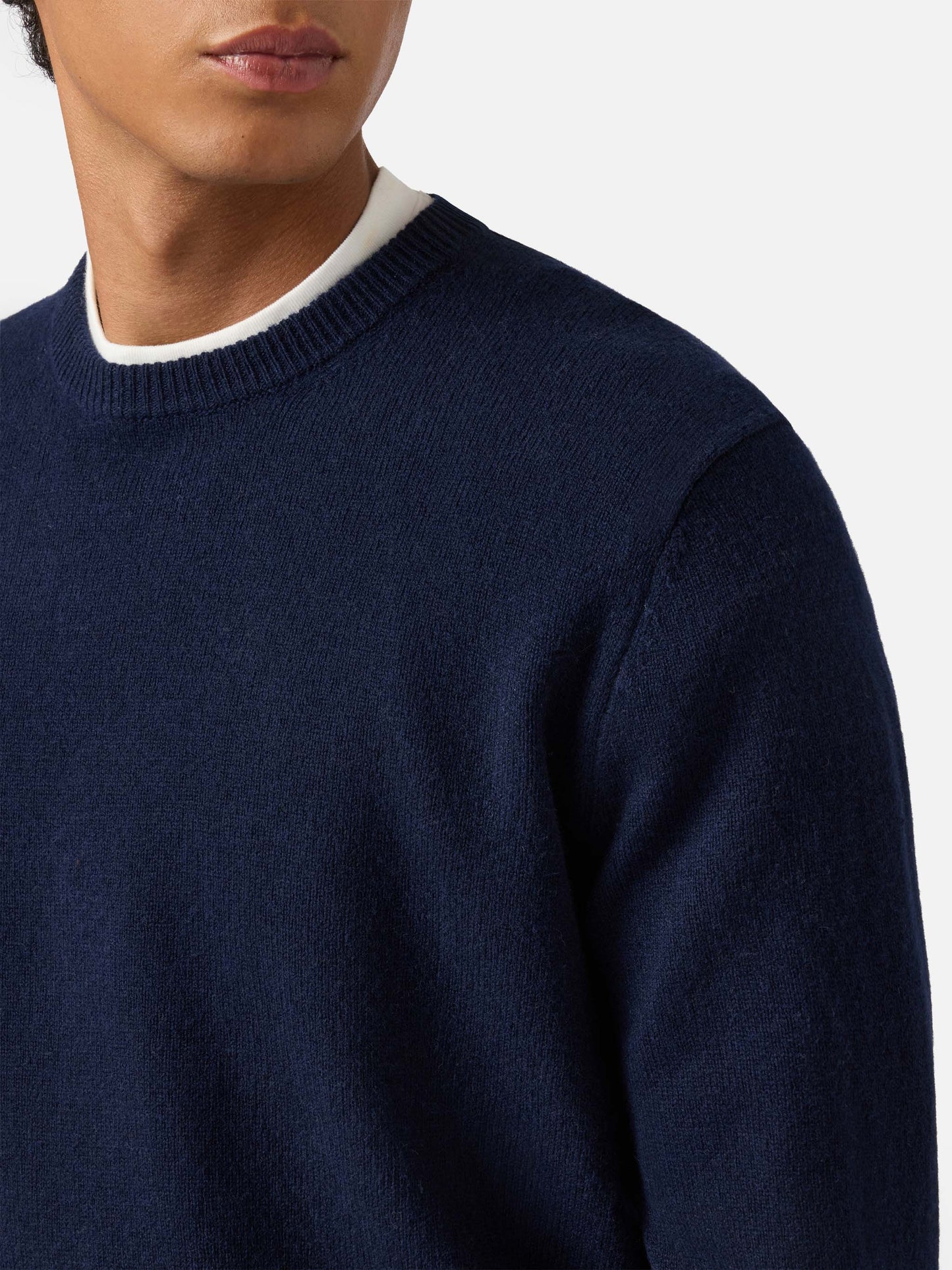 Regent Pullover aus 100 % Lammwolle in Nachtblau
