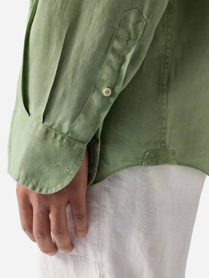 Sage green Raphael shirt in linen with mineral garment dyeing