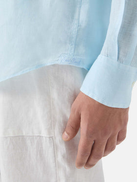 Chemise Raphael bleu clair en lin avec teinture minérale en pièce 