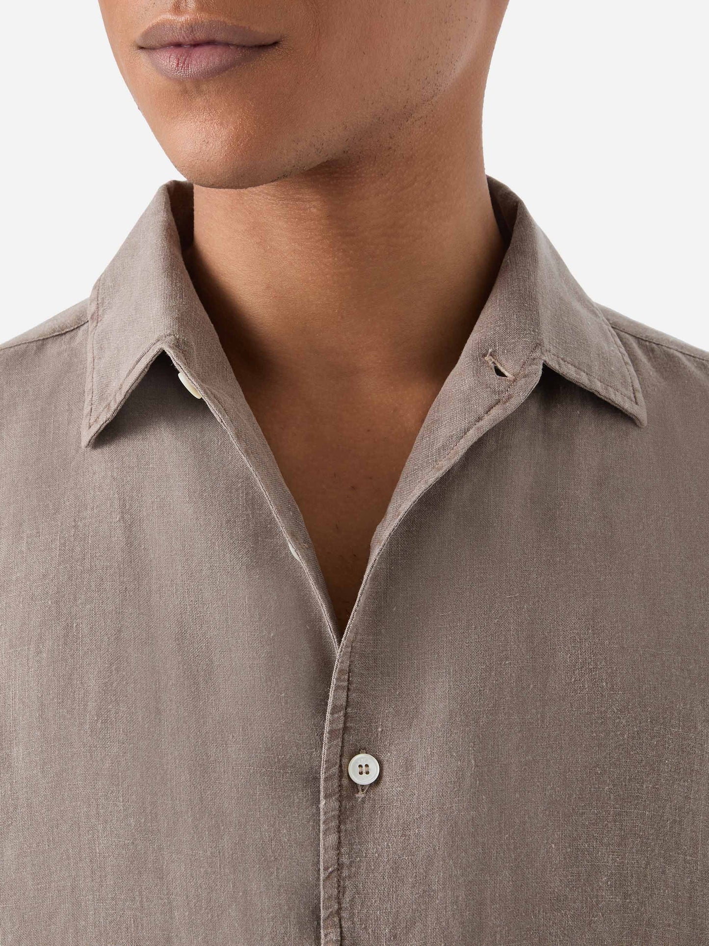 Camicia Raphael in puro lino marrone con tintura minerale