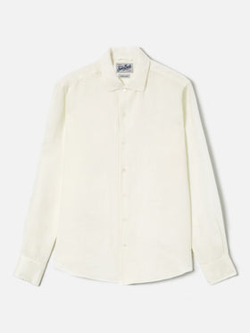Camisa Raphael color crema en lino con teñido mineral en prenda 