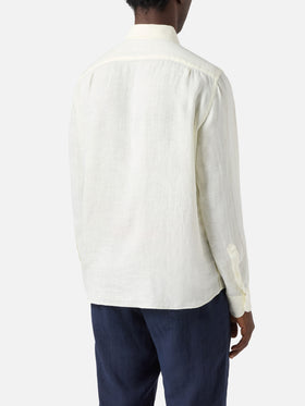Camisa Raphael color crema en lino con teñido mineral en prenda 