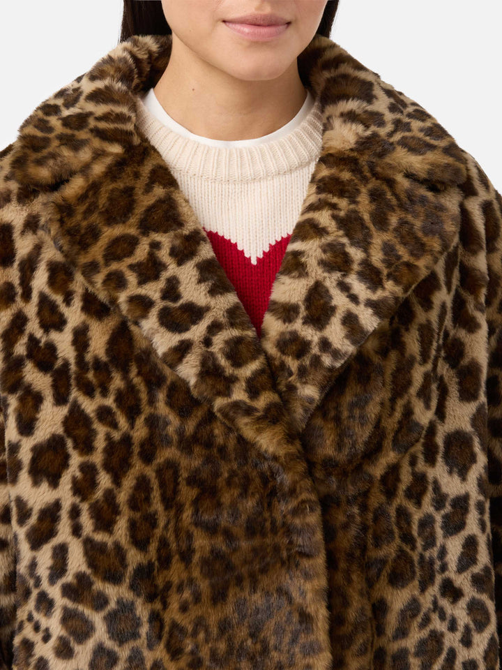 Manteau en fausse fourrure rouge à imprimé léopard 