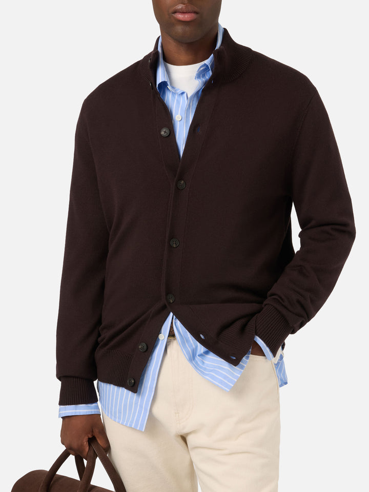 Cardigan Savile marrone in lana merino con collo alto