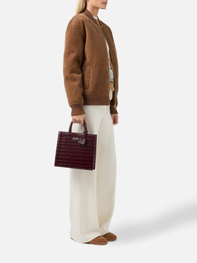 Shop Bag Midi Handtasche aus burgunderrotem Leder mit Krokodilprägung