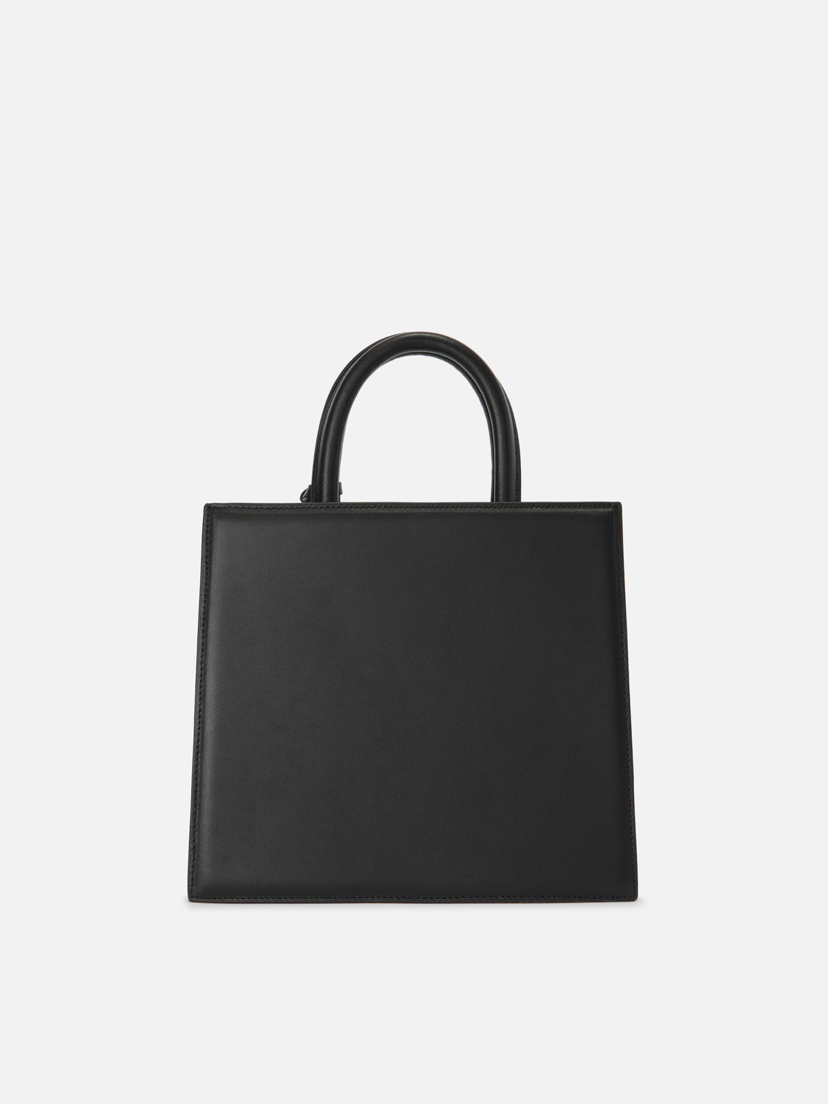 Bolso Structured Shop Midi en piel lisa negra con placa metálica 