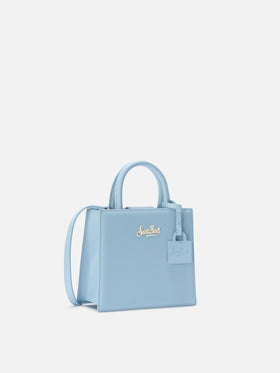 Mini bag Structured Shop en piel lisa azul claro con etiqueta metálica 