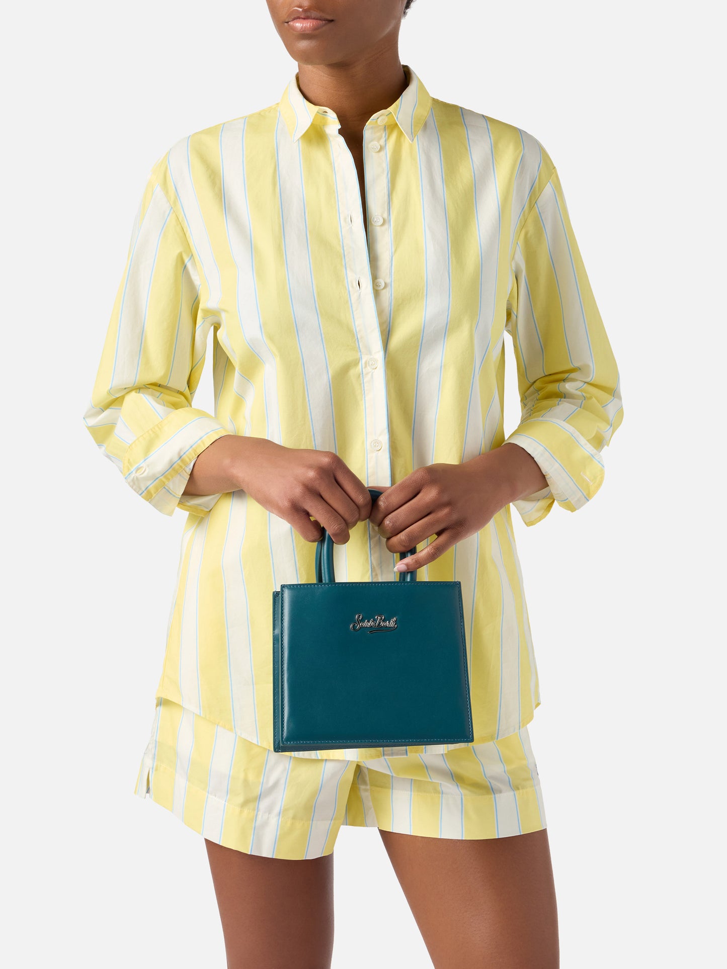 Mini bag Structured Shop en piel lisa verde teal con etiqueta metálica 