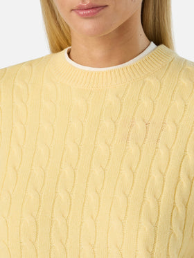 Pull col rond Sorbonne en laine jaune clair avec maille torsadée 